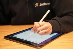 取締役会議事録の電子化について｜法務省による電子署名活用への見解含め解説